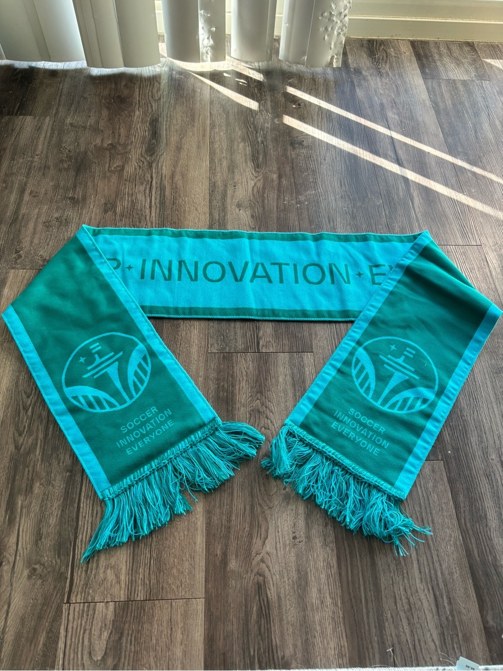 Seattle Scarf - Picture 2 of 3